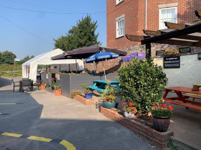 The Crown In Bed and Breakfast Fordingbridge Eksteriør billede