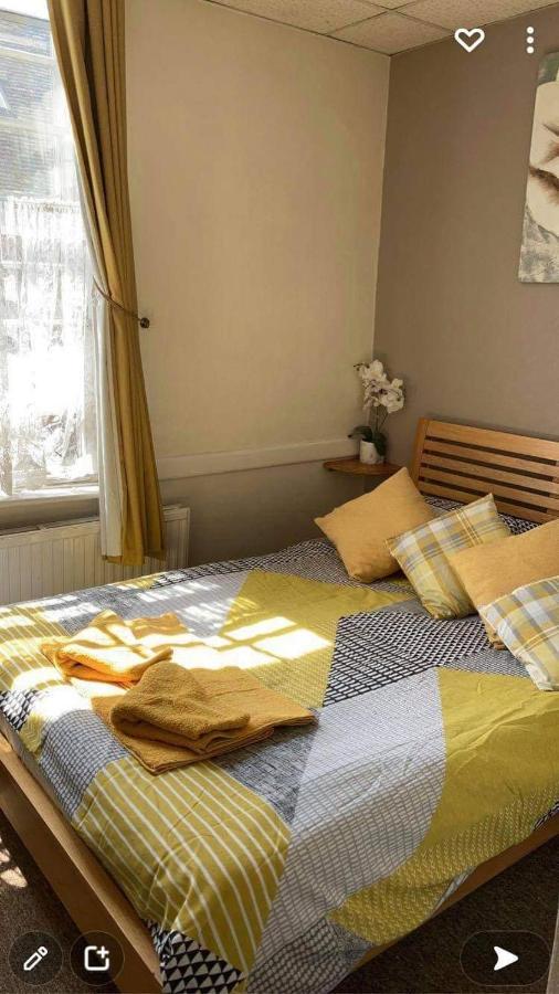 The Crown In Bed and Breakfast Fordingbridge Eksteriør billede