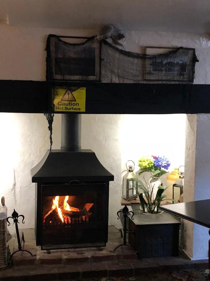 The Crown In Bed and Breakfast Fordingbridge Eksteriør billede