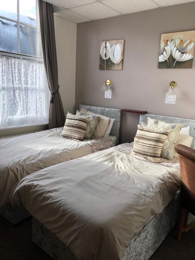 The Crown In Bed and Breakfast Fordingbridge Eksteriør billede